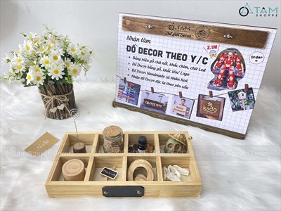 Khay gỗ chữ nhật chia 8 ngăn tag gỗ đen viết phấn [2 màu] KT 33x17x4cm KHAY-GO-04